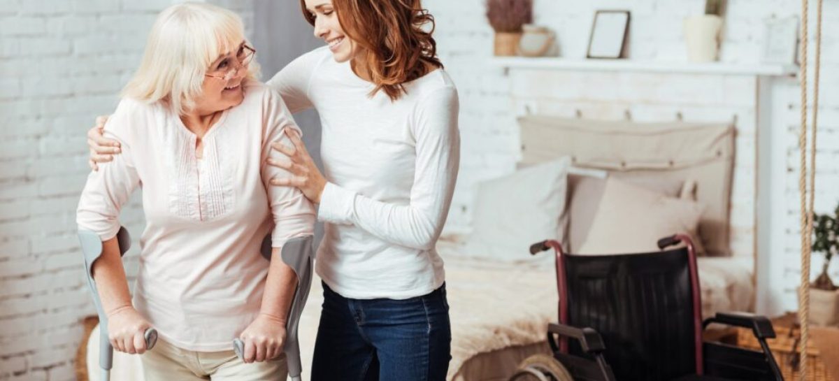 Advantages of Hiring an In-Home Caregiver
