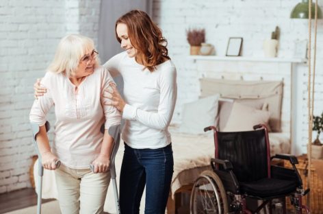 Advantages of Hiring an In-Home Caregiver