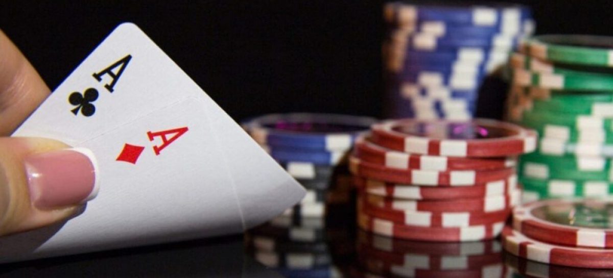 What do high-roller players prefer in online slot games?