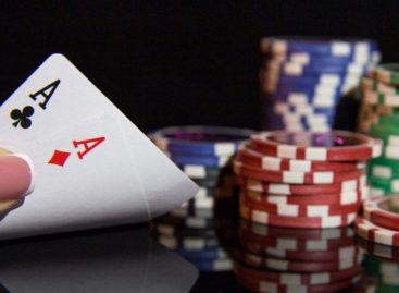 What do high-roller players prefer in online slot games?