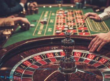 What makes slot mystery symbols reveal their hidden values?
