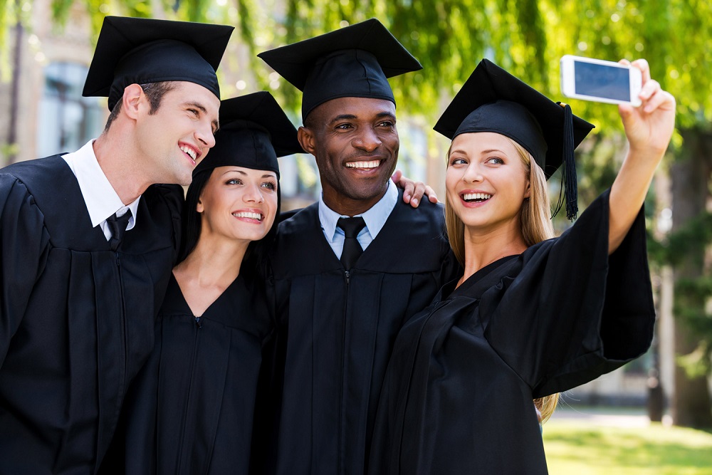 How Phone Differs From A Professional Camera For Graduation Photography